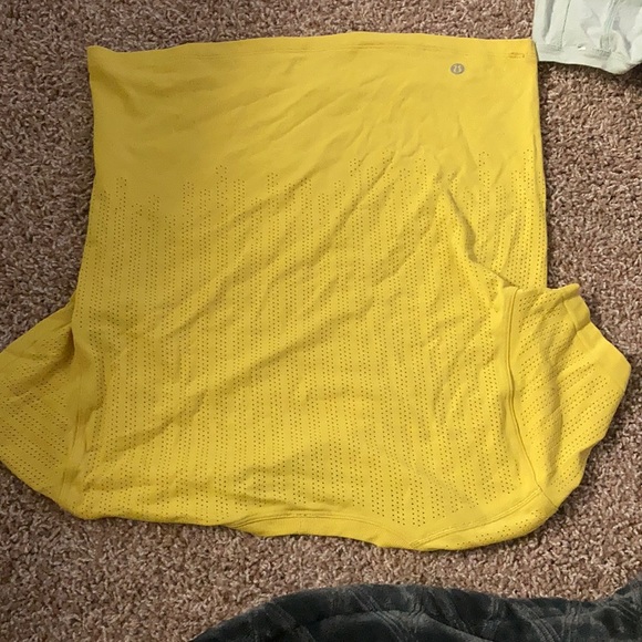 Lululemon yellow crop top - Picture 1 of 3